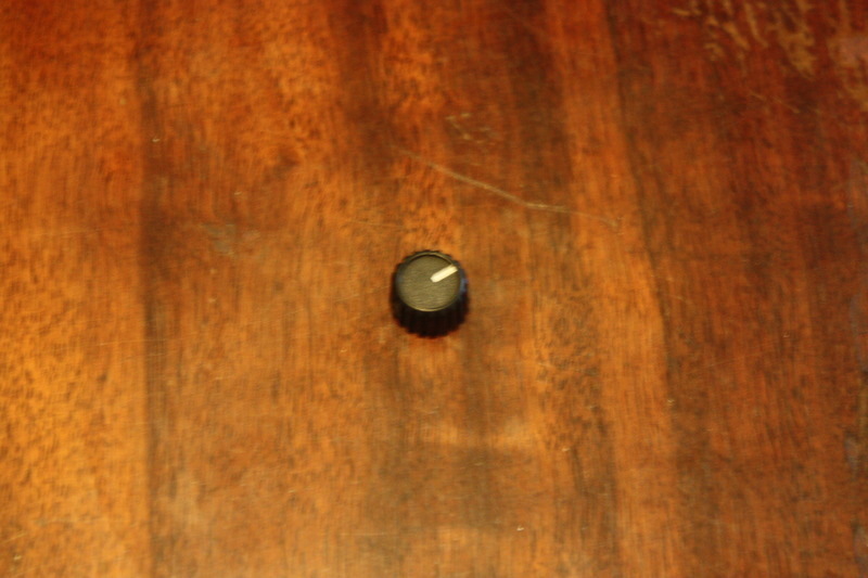 Volume Squelch knob